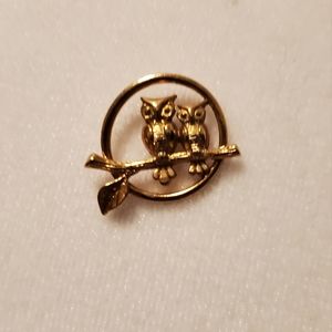 Vintage Avon Gold Tone Two Owls Perched On Branch Brooch.